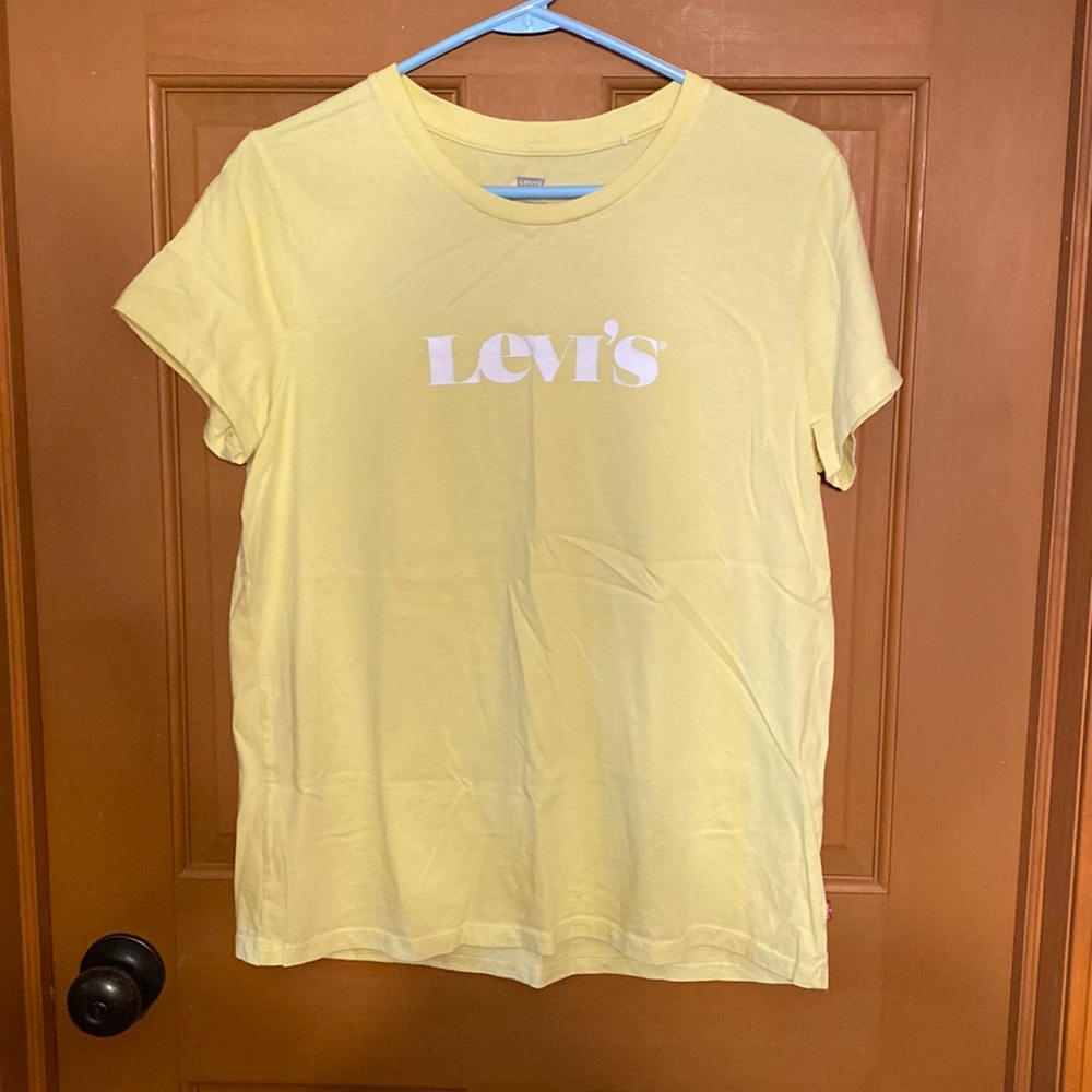 Women’s Levi’s short sleeve tee
